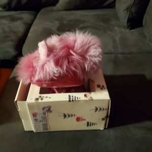 Infant ugg booties